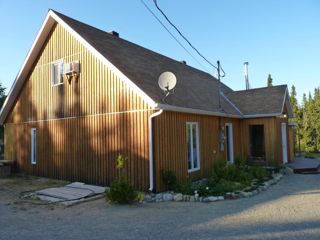Gite De La Riviere Bed & Breakfast Chibougamau Exterior photo