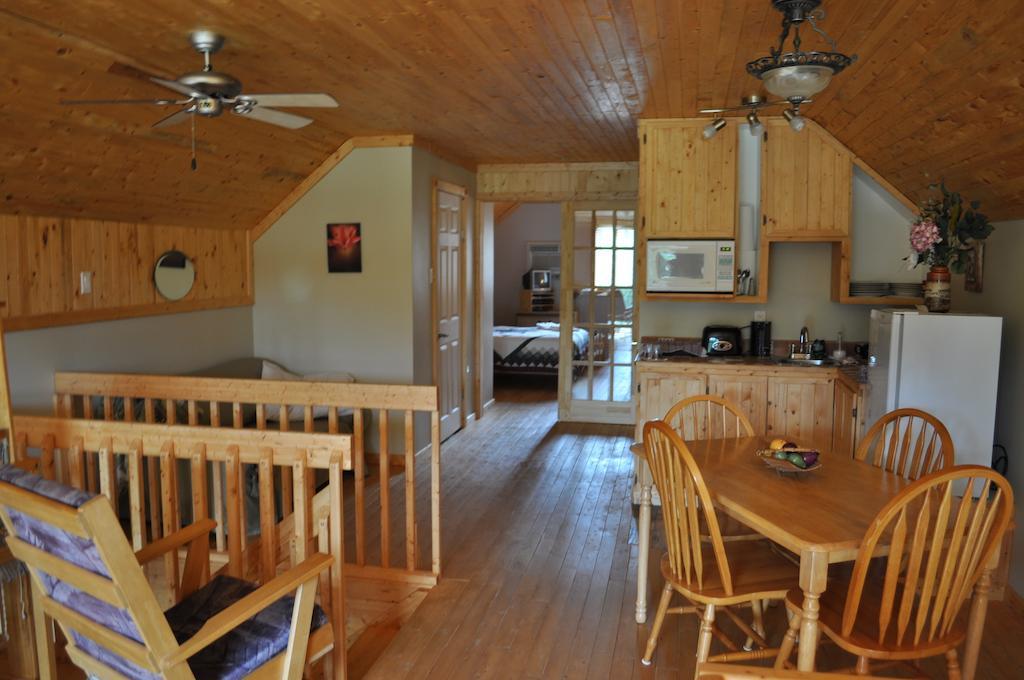 Gite De La Riviere Bed & Breakfast Chibougamau Exterior photo
