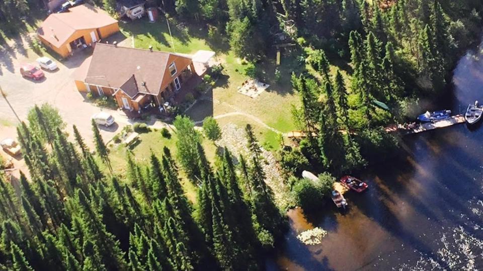 Gite De La Riviere Bed & Breakfast Chibougamau Exterior photo